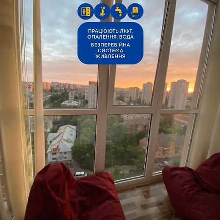 Large 2 Room Apartment With A Beautiful View 2 Min Metro Chernigivska Kiev Exterior foto